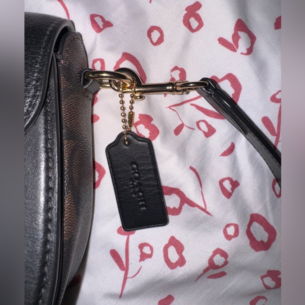 Coach Purse - Picture 5 of 7